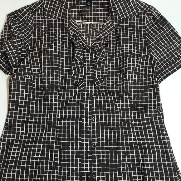 Banana Republic Tops - Banana Republic Short Sleeved Button Up Shirt PM